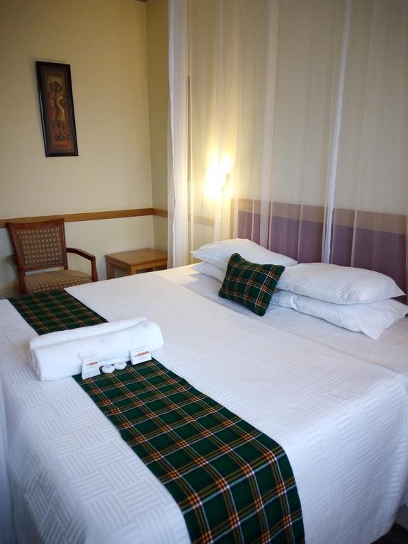 J Residence Motel Entebbe Eksteriør billede