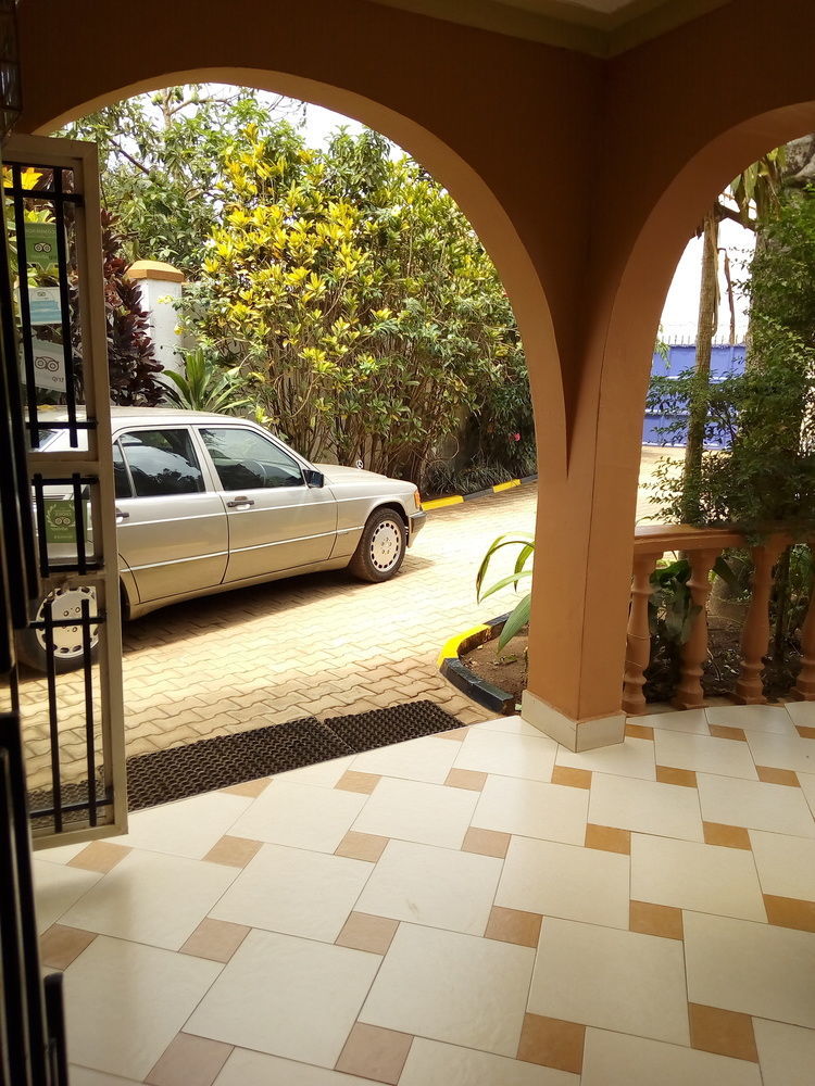 J Residence Motel Entebbe Eksteriør billede