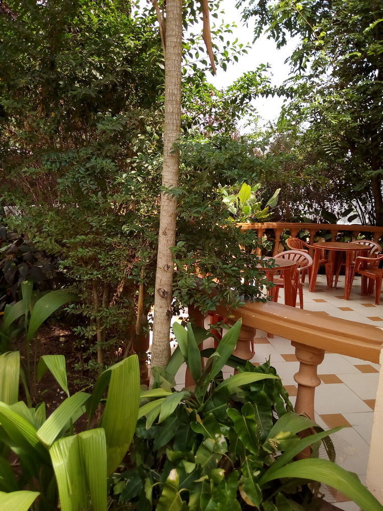 J Residence Motel Entebbe Eksteriør billede